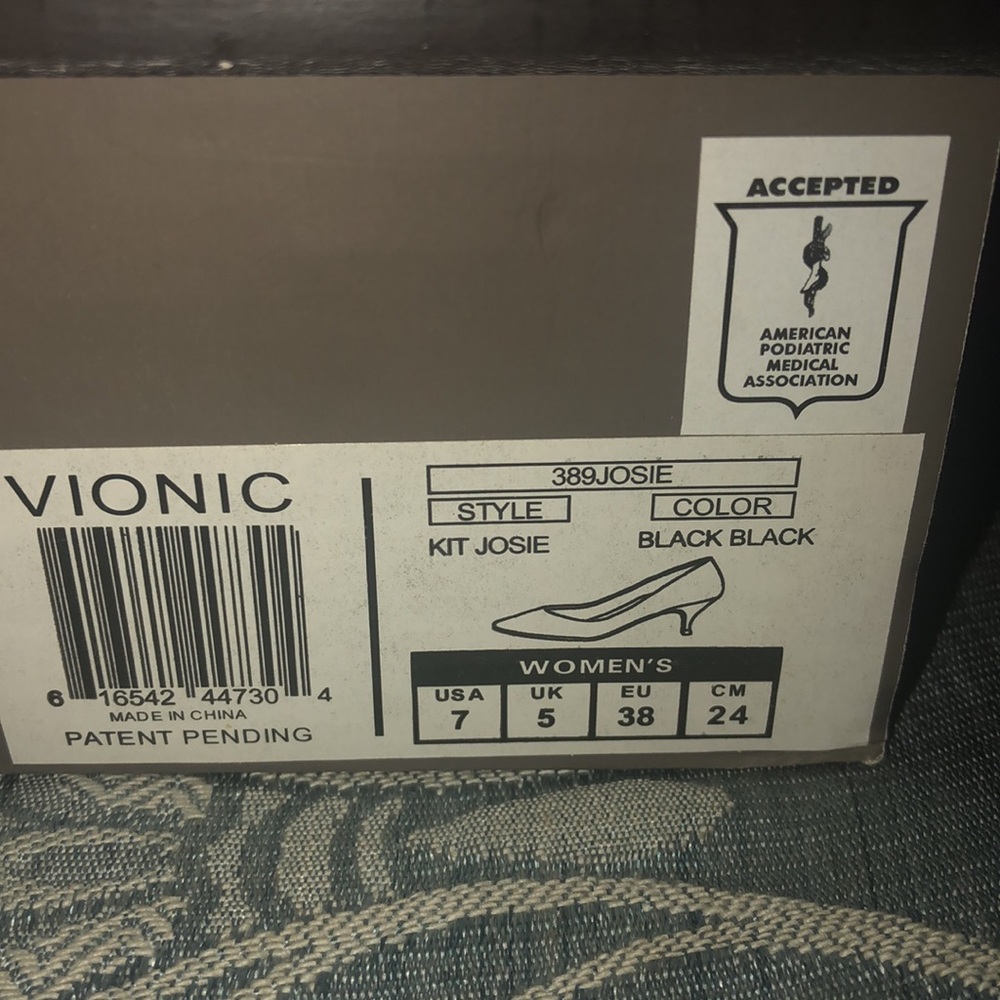 Black Vionic heels - Picture 2 of 6